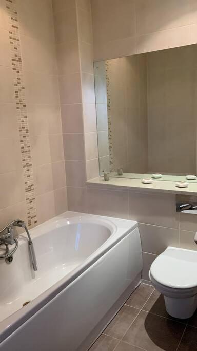 3 Bedroom Penthouse Apartment In 拉恩 外观 照片