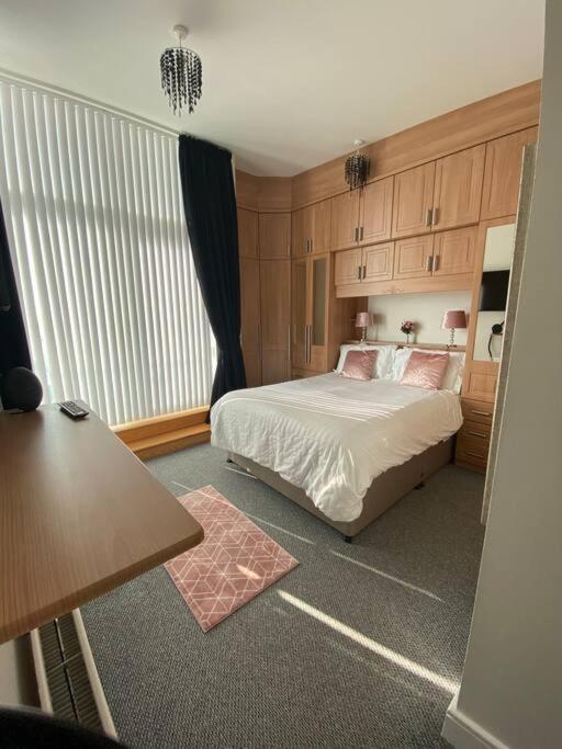 3 Bedroom Penthouse Apartment In 拉恩 外观 照片