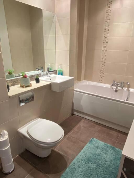 3 Bedroom Penthouse Apartment In 拉恩 外观 照片
