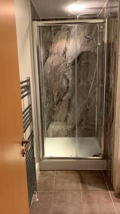 3 Bedroom Penthouse Apartment In 拉恩 外观 照片